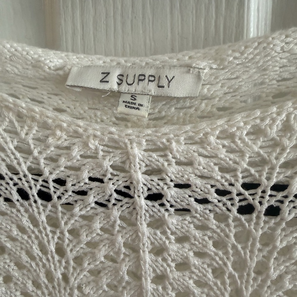 Zsupply Donovan Crochet Cropped Sweater
White Scallop Hem Sleeves Size Small - Picture 4 of 5